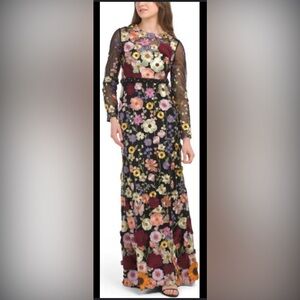 NWT MAC DUGGAL FLORAL APPLIQUÉ GOWN🌹